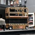 20250912_004248.jpg manlift for garage diorama