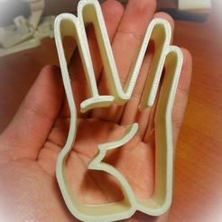 Vulcan salut.jpg Free STL file Vulcan salute cookie cutter Star trek・3D print design to download