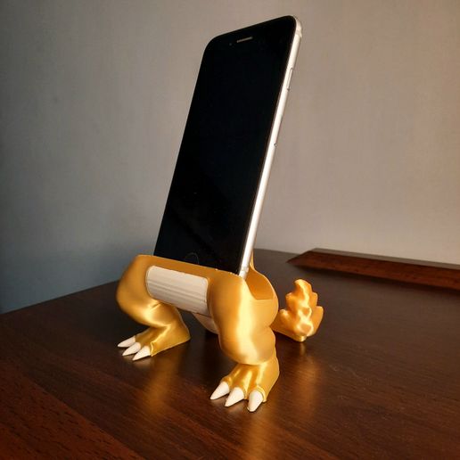 20230120_222642.jpg charizard phone
