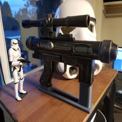20191217_160937.jpg Бесплатный 3D файл Star Wars SE-14R Blaster Stand・3D-печатная модель для загрузки
