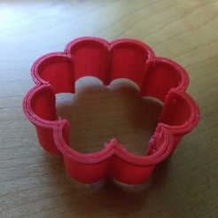 Capture d’écran 2016-12-14 à 16.00.42.png Fichier STL gratuit Cookie cutters - Tear drop and Flower (First Project)・Objet à télécharger et à imprimer en 3D