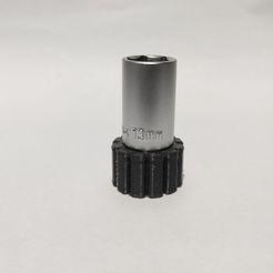 IMG_20220729_011444770.jpg Free 3MF file 1/4 and 3/8 socket adapter for keyholes・3D print design to download
