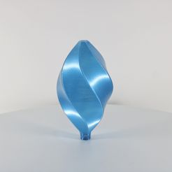 3D-Printable-Twisted-Christmas-Tree-Ornament-by-Slimprint-1.jpg Descargar archivo STL gratis Adorno de árbol retorcido, decoración navideña de Slimprint・Modelo para la impresora 3D