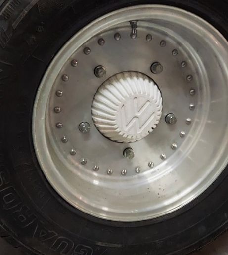 IMG_20230625_191842.jpg VW hub cap