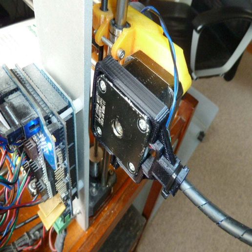 P1020359.JPG NEMA17 Cable Support in OpenSCAD