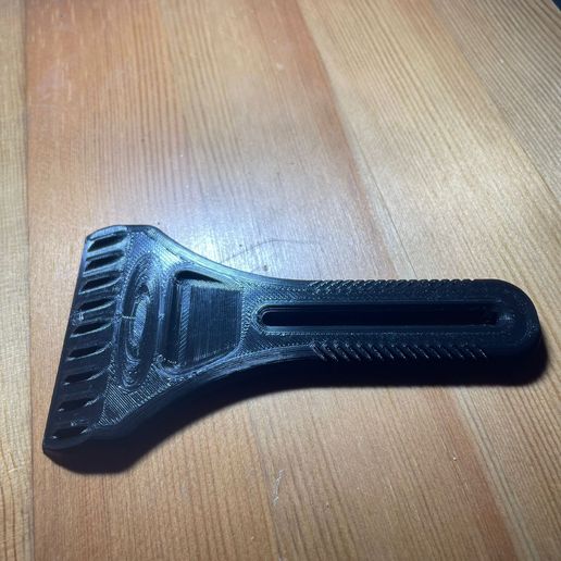 30785e8e-5aae-470d-9192-bd8eda42f959.jpg Ice scraper V2