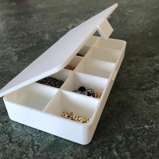 bb732c998f95f5f6b3bdb7cb6f6ec4f6_display_large.jpg Miyuka Perlen Sortierbox