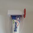 20230813_171008.jpg Toothpaste roller