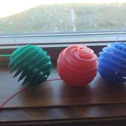Christmas-balls.jpg Weihnachtskugel mit Haken.