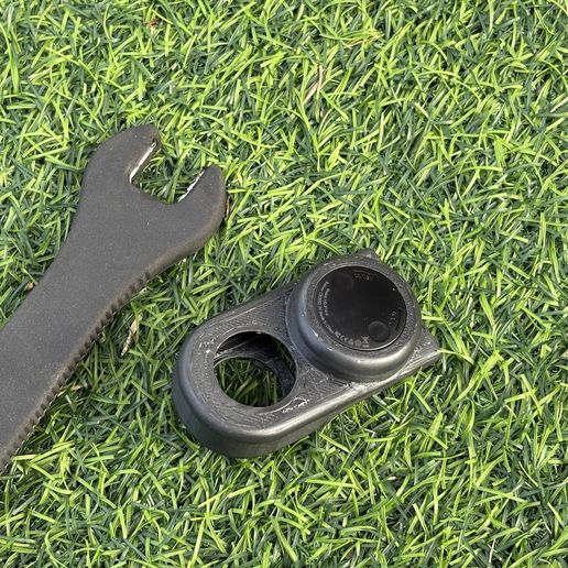 IMG_5790.jpeg AirTag case is a “crank protector” PLA Version