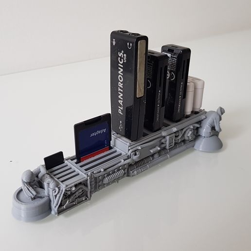 20190511_122104.jpg Steampunk USB Holder