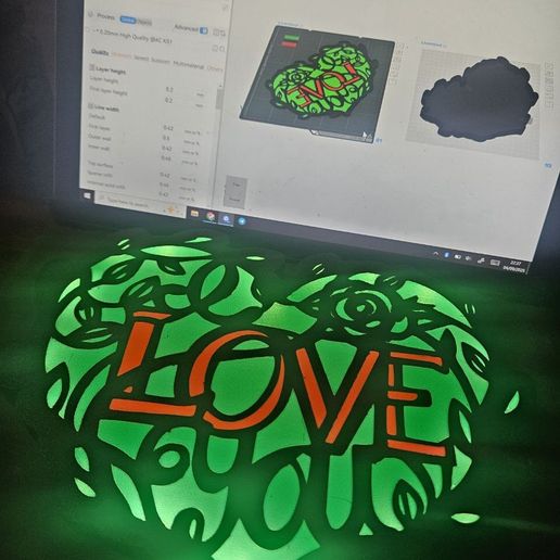 photo_2025-09-04_22-39-02-2.jpg Amor / Caja de luz en forma de corazón