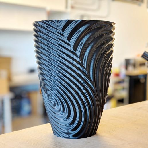 gMax Twisted Ripple Vase Bin 3D model