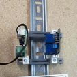 NewDinHolder1.jpg Complemento del soporte universal de PCB DIN/sobremesa ajustable