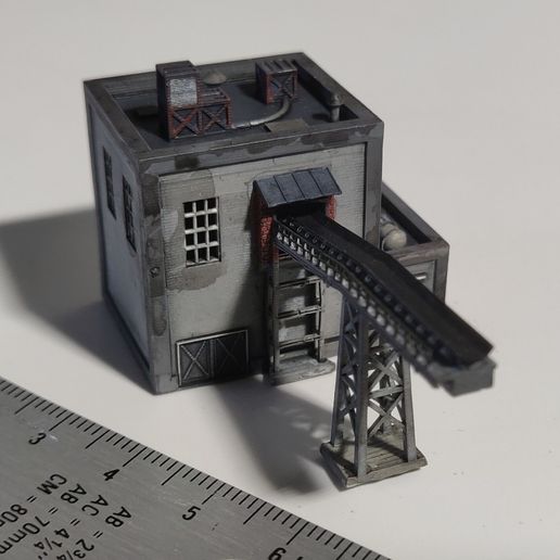 IMG_20250617_154642.jpg Silos for 2-4mm wg and t-scale trains