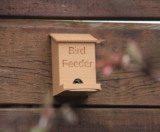 newbirdfeeder.jpg Кормушка для птиц