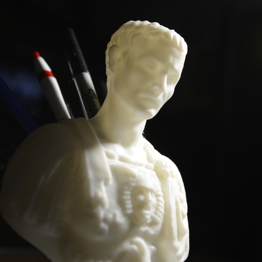 Capture d’écran 2017-09-18 à 11.03.23.png Archivo STL Julius Caesar (Mejorado) Lápiz / Porta lápiz・Diseño de impresora 3D para descargar, derailed