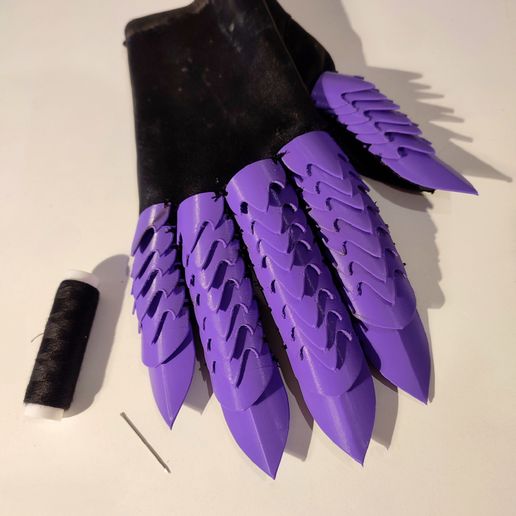 1701120661992.jpg Nazgul Gauntlets The lord of the rings