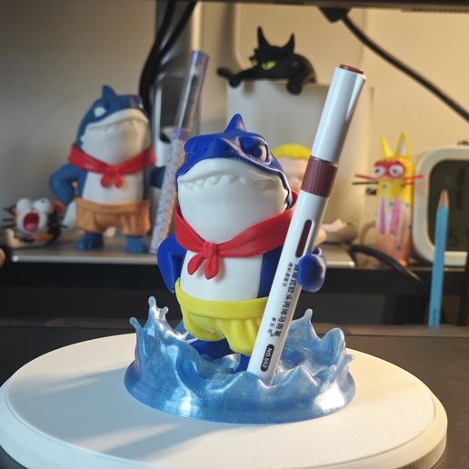 72forms-shark-pen-holder