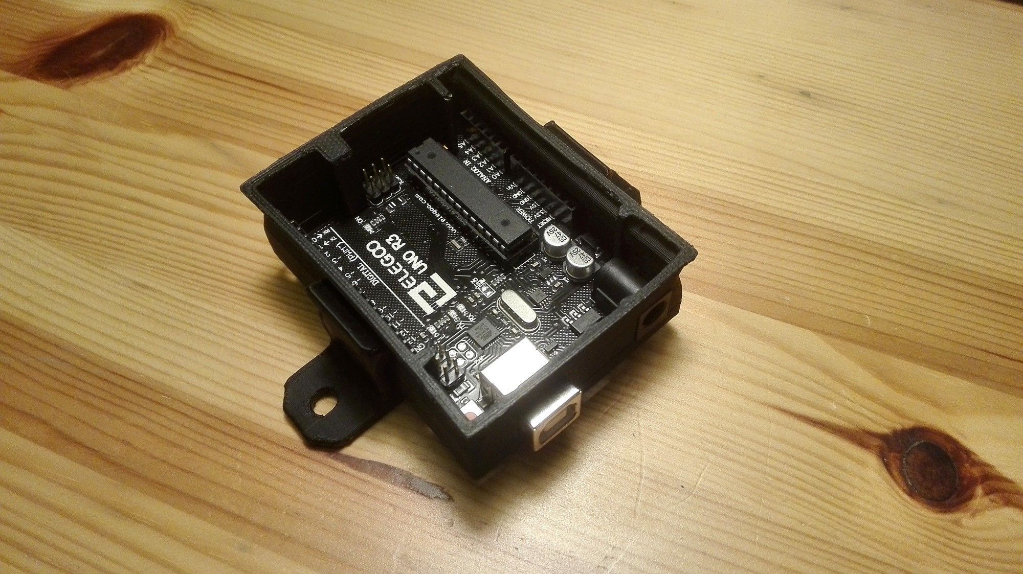 3D file Arduino UNO housing and bracket・3D print design to download・Cults