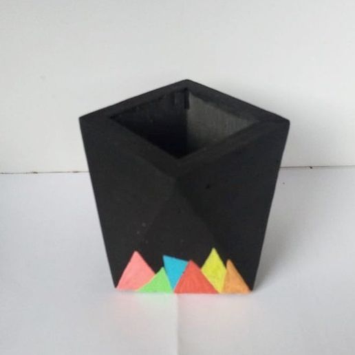 IMG_20200922_221352_226.jpg 3D file GEOMETRIC CEMENT POT MOULD・3D printable design to download, EngineerFer