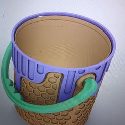 Bucket with handle like paint marker holder