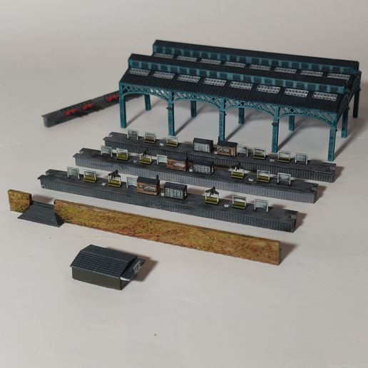 ftc-1.jpg 4 track canopy with platforms for t and z scale model trains.