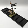 Base-printed-with-Mini.jpg 7x1 Extended Regiment Cavalry Base pour utiliser vos figurines de cavalerie en 25x50mm pour le nouveau format de base 30x60mm de l'Older World