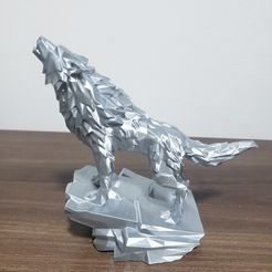 20230305_002559.jpg Howling Wolf Low Poly