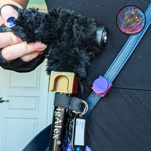 455691705_3722740247989098_4429194927757889034_n.jpg Clip para bastón manos libres sin imán + Clip para bastón ajustable