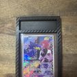 IMG_2100.jpeg Cadre de classement imprimable en 3D pour Toploaders - Présentoir de style PSA pour cartes Pokémon, Yu-Gi-Oh ! et TCG