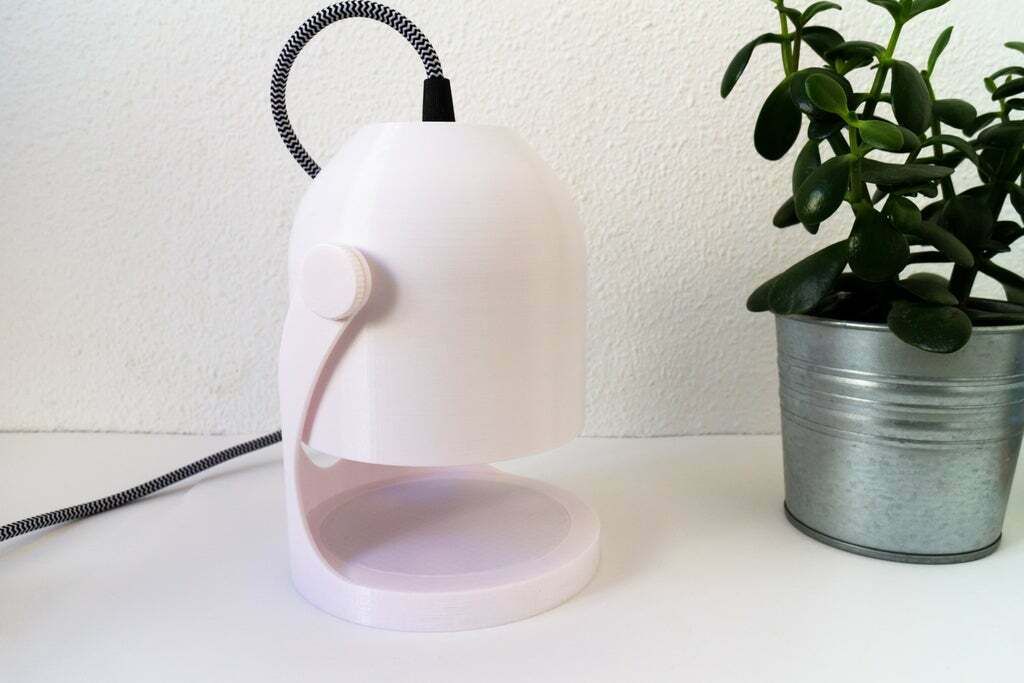 3d_printable_lamp_with_plant.jpg STL-Datei Minimal Bedside Lamp kostenlos・3D-Drucker-Design zum herunterladen, DeskGrown