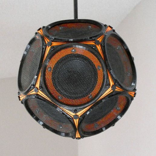 hanging_up_inside_display_large_display_large.jpg Ein Dodekaeder-Lautsprecher für Desktop-Drucker