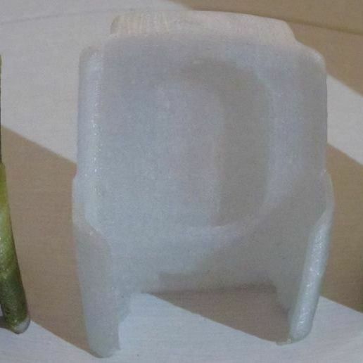 6c560774-bac1-43e4-85ce-e316dc00fe2f.JPG Zippo Holder