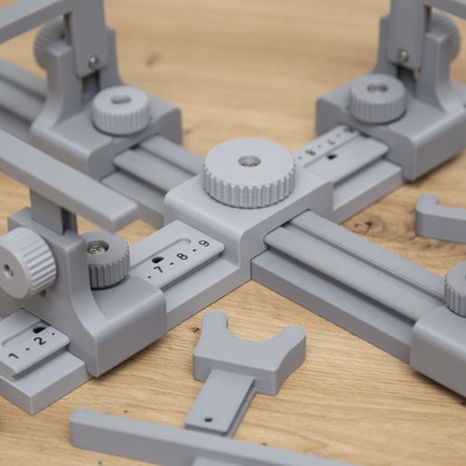 003.jpg Scale Model Jig - 1:32 bis 1:72 - 10 verschiedene Tragarme