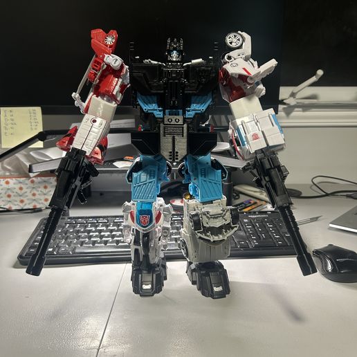 IMG_6068.jpg Transformers Defensor Combiner wars oversized phaser