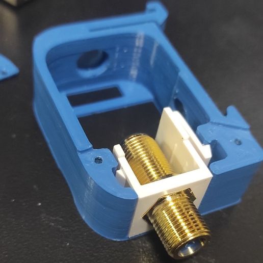 0-02-05-6c05db76e445bf3a53b104ea301e506968f2f334b688f0a60e296da9377c6529_c3c9b9d70b2e644.jpg Модульная розетка размера Keystone с креплением на дин-рейку