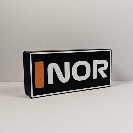 PXL_20251029_161218099.PORTRAIT.jpg LightBox Norris F1