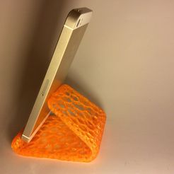 IMG_0338-1.jpg Бесплатный STL файл Voronoi phone stand・Дизайн 3D принтера для загрузки