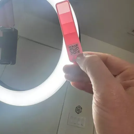 img_6866-2-large.webp Filamento Swatch con código QR