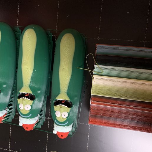 IMG_0831.JPG Ornamento de Pickle Rick Multi-Color MMU