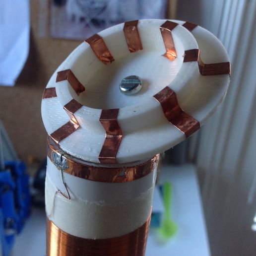 image.jpeg Tesla coil using simple Slayer exciter
