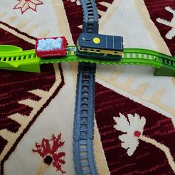 20180122_202755.jpg Thomas TrackMaster & wooden road connection