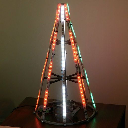 667b7636-3348-4448-94ce-1a74a2b75a56.jpg Arbre de Noël avec plume RP2040 Scorpio