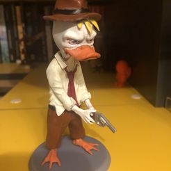Duck-Detektiv mit einer Pistole