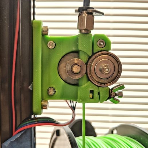 MVIMG_20180428_135937-01.jpeg Bowden extruder, flexible, m4 fittings