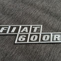 photo_2022-05-31_22-59-03.jpg Fiat 600 R hood logo