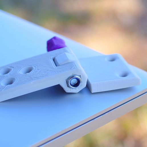 latch1.JPG Hinge for M5 Screw and Nut