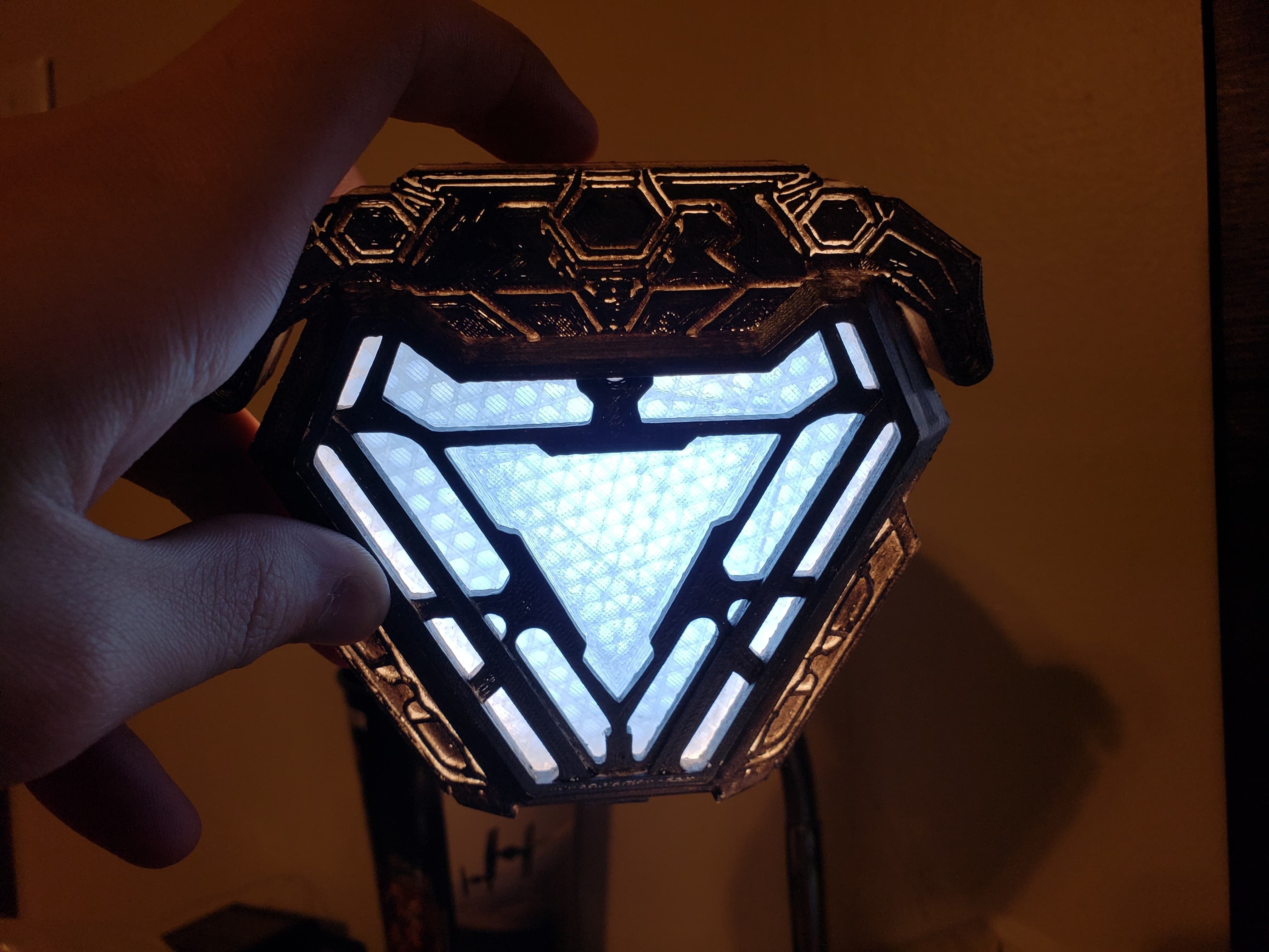 60537681_325708014777927_9139381228372230144_n.jpg Free STL file Tony Stark Arc Reactor Infinity War & Endgame・Object to download and to 3D print, valertale