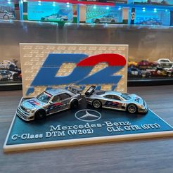 photo_2022-03-04_15-45-49.jpg Archivo STL gratuito Base de exhibición Hotwheels Mercedes Clase C DTM y Mercedes CLK GTR (Tema D2)・Objeto imprimible en 3D para descargar